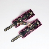 Черные кожаные наручники с розовой строчкой - Crazy Handmade - купить с доставкой в Комсомольске-на-Амуре Черные кожаные наручники с розовой строчкой - Crazy Handmade - купить с доставкой в Комсомольске-на-Амуре
