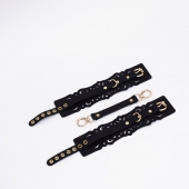 Черный кожаные оковы с узорами и золотистой фурнитурой - Crazy Handmade - купить с доставкой в Комсомольске-на-Амуре Черный кожаные оковы с узорами и золотистой фурнитурой - Crazy Handmade - купить с доставкой в Комсомольске-на-Амуре