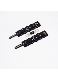 Черные кожаные наручники с узорами и золотистой фурнитурой - Crazy Handmade - купить с доставкой в Комсомольске-на-Амуре