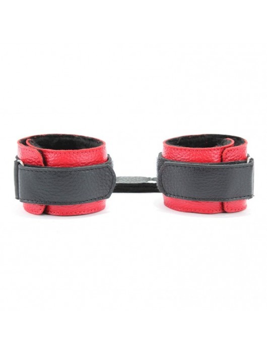 Красно-чёрные кожаные наручники с меховым подкладом - БДСМ Арсенал - купить с доставкой в Комсомольске-на-Амуре
