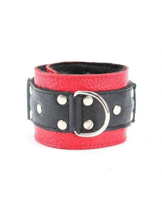 Красно-чёрные кожаные наручники с меховым подкладом - БДСМ Арсенал - купить с доставкой в Комсомольске-на-Амуре