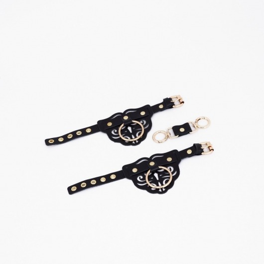 Черные кожаные наручники с клепками, кольцами и золотистой фурнитурой - Crazy Handmade - купить с доставкой в Комсомольске-на-Амуре Черные кожаные наручники с клепками, кольцами и золотистой фурнитурой - Crazy Handmade - купить с доставкой в Комсомольске-на-Амуре