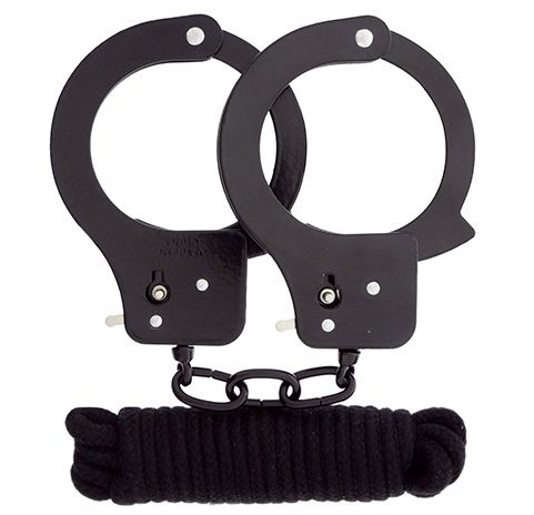 Чёрные наручники из листового металла в комплекте с веревкой BONDX METAL CUFFS LOVE ROPE SET - Dream Toys - купить с доставкой в Комсомольске-на-Амуре