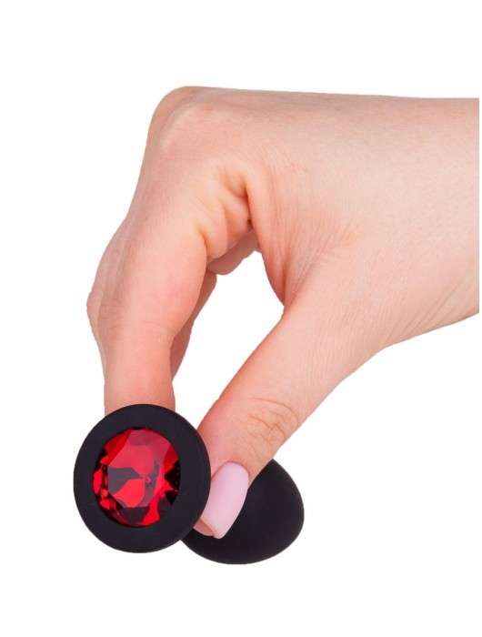 Чёрная анальная втулка с красным кристаллом - 7,3 см. - Джага-Джага - купить с доставкой в Комсомольске-на-Амуре